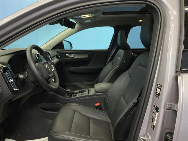 2026 Volvo XC40 Core, B5 AWD Gas (mild hybrid), Dark