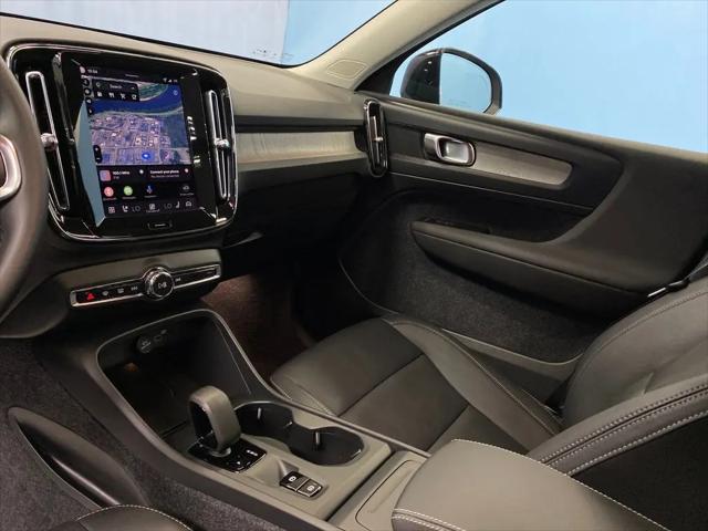 2026 Volvo XC40 Core, B5 AWD Gas (mild hybrid), Dark