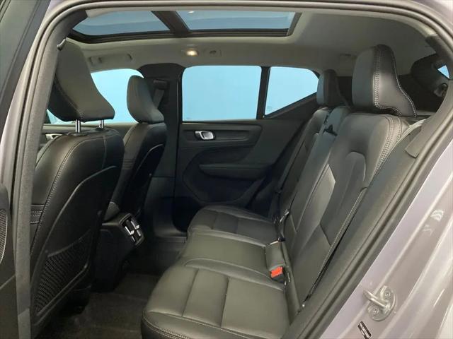 2026 Volvo XC40 Core, B5 AWD Gas (mild hybrid), Dark
