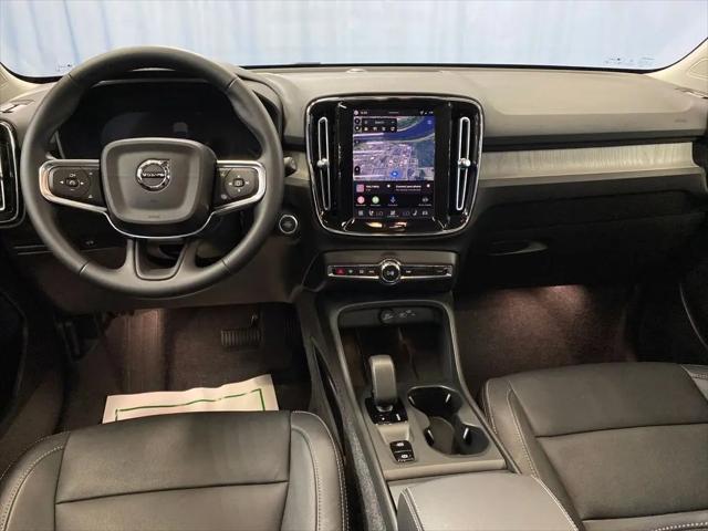 2026 Volvo XC40 Core, B5 AWD Gas (mild hybrid), Dark