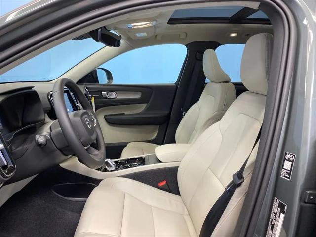 2026 Volvo XC40 Ultra, B5 AWD Gas (mild hybrid), Dark