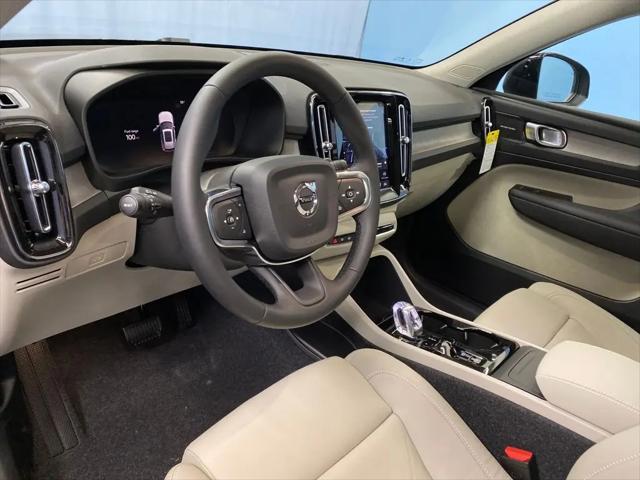 2026 Volvo XC40 Ultra, B5 AWD Gas (mild hybrid), Dark