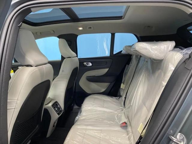 2026 Volvo XC40 Ultra, B5 AWD Gas (mild hybrid), Dark