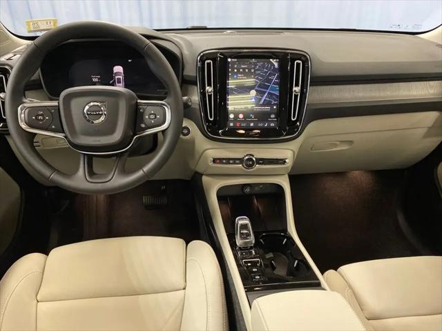 2026 Volvo XC40 Ultra, B5 AWD Gas (mild hybrid), Dark