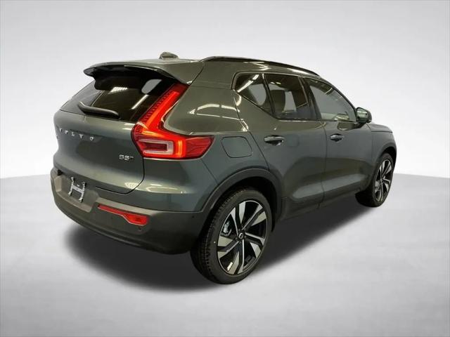 2026 Volvo XC40 Ultra, B5 AWD Gas (mild hybrid), Dark