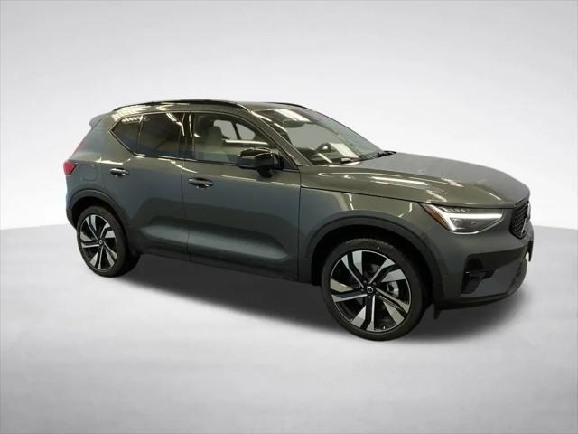 2026 Volvo XC40 Ultra, B5 AWD Gas (mild hybrid), Dark