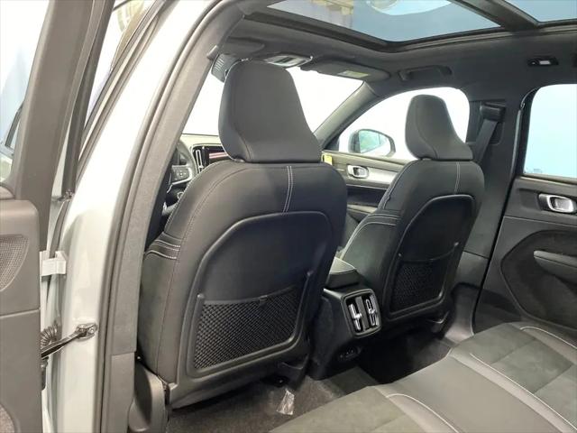2026 Volvo XC40 Black Edition Ultra, B5 AWD Gas (mild hybrid)