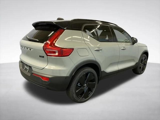 2026 Volvo XC40 Black Edition Ultra, B5 AWD Gas (mild hybrid)