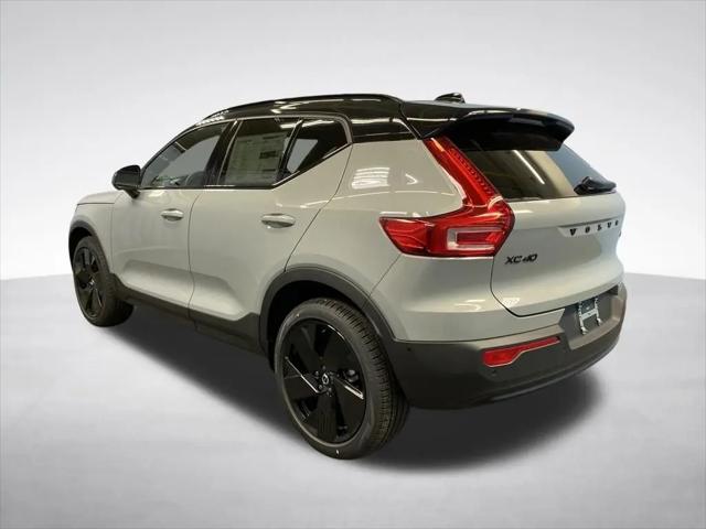 2026 Volvo XC40 Black Edition Ultra, B5 AWD Gas (mild hybrid)