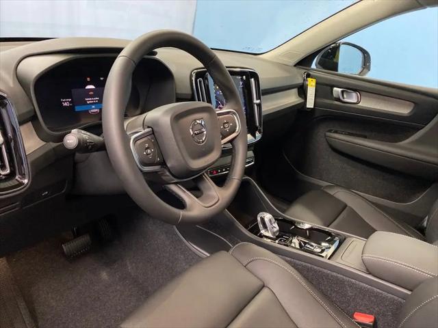 2026 Volvo XC40 Plus, B5 AWD Gas (mild hybrid), Dark