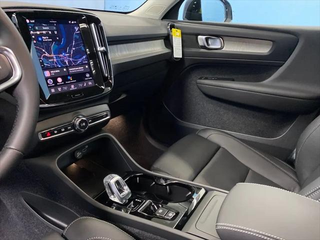 2026 Volvo XC40 Plus, B5 AWD Gas (mild hybrid), Dark