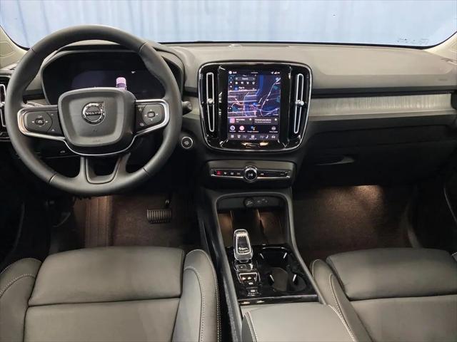 2026 Volvo XC40 Plus, B5 AWD Gas (mild hybrid), Dark