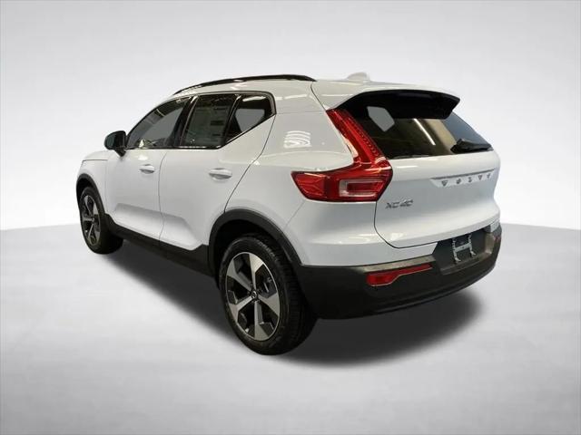 2026 Volvo XC40 Plus, B5 AWD Gas (mild hybrid), Dark