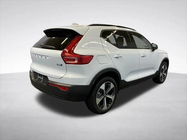 2026 Volvo XC40 Plus, B5 AWD Gas (mild hybrid), Dark