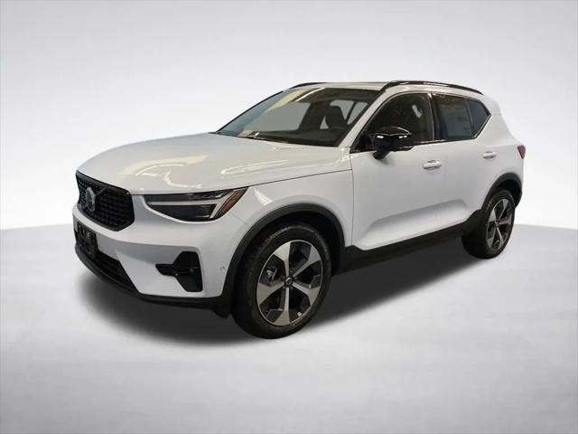 2026 Volvo XC40 Plus, B5 AWD Gas (mild hybrid), Dark