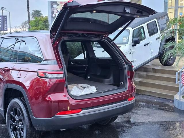 2026 Jeep Grand Cherokee Altitude 4x2
