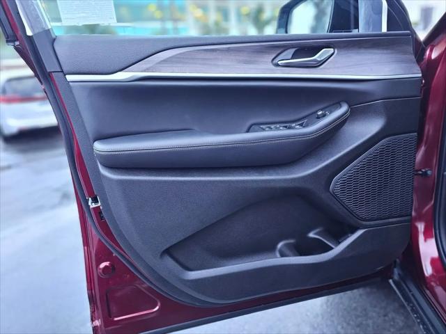 2026 Jeep Grand Cherokee Altitude 4x2