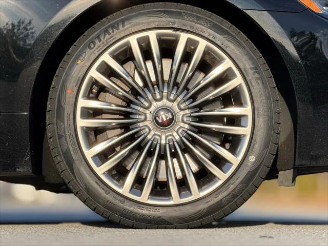 2020 Kia K900 Luxury