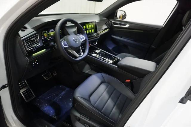 2026 Volkswagen Atlas Cross Sport SEL R-Line Black