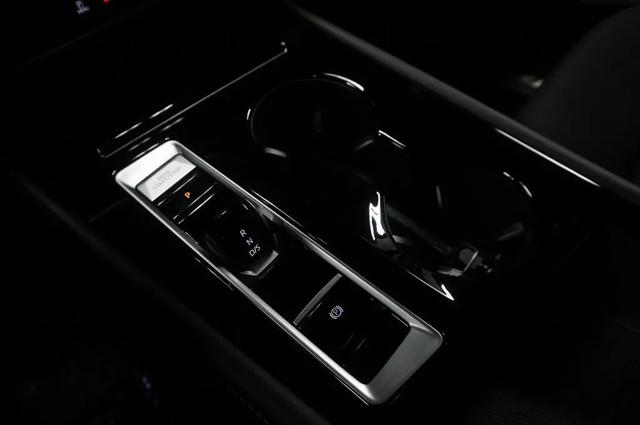 2026 Volkswagen Atlas Cross Sport SEL R-Line Black