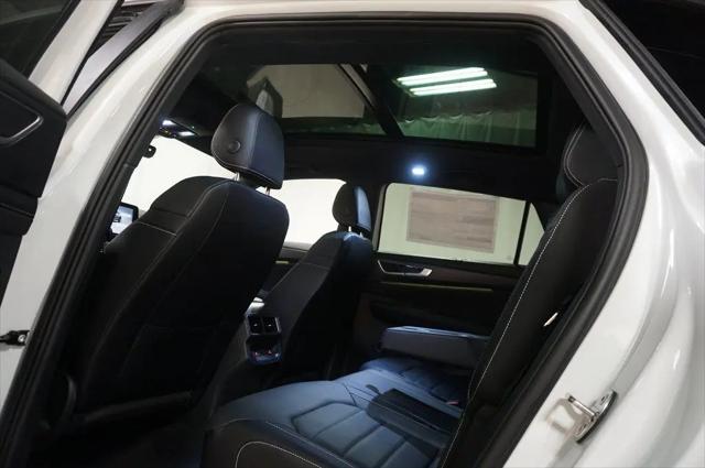 2026 Volkswagen Atlas Cross Sport SEL R-Line Black
