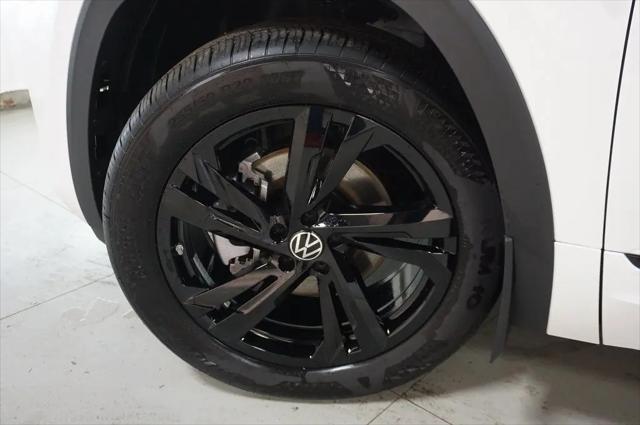 2026 Volkswagen Atlas Cross Sport SEL R-Line Black