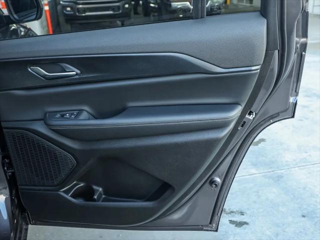 2026 Jeep Grand Cherokee L Altitude 4x2