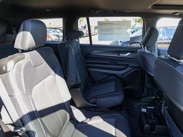 2026 Jeep Grand Cherokee L Altitude 4x2