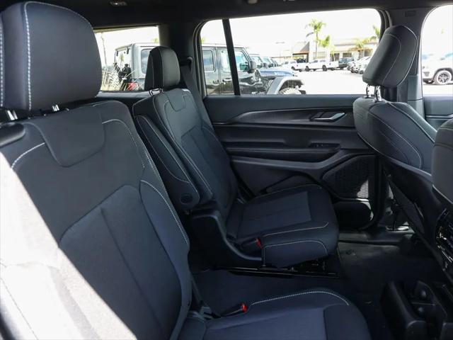 2026 Jeep Grand Cherokee L Altitude 4x2
