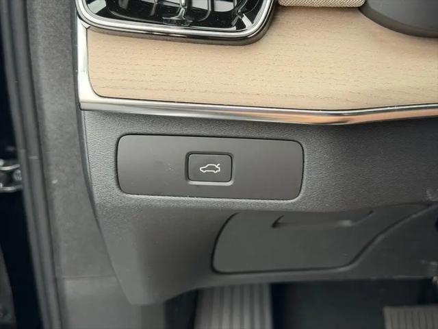 2026 Volvo XC90 Core, B5 AWD Gas (mild hybrid), Gasoline, Bright, 7 Seats