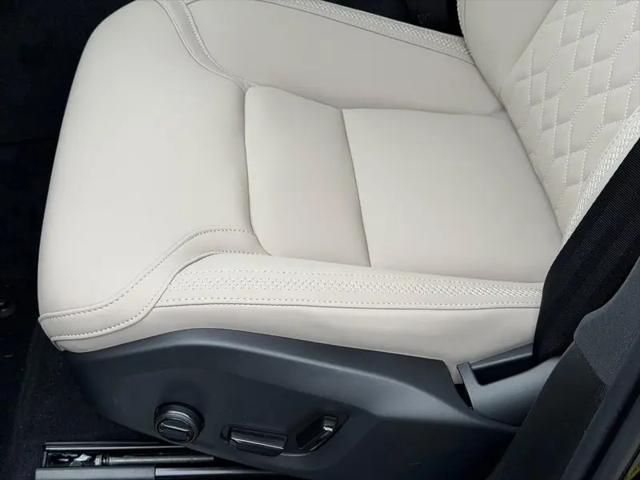 2026 Volvo XC90 Core, B5 AWD Gas (mild hybrid), Gasoline, Bright, 7 Seats