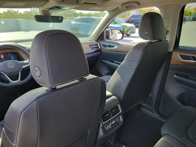 2026 Volkswagen Atlas SE with Technology