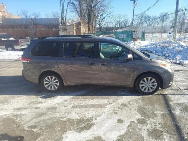 2013 Toyota Sienna LE 7 Passenger