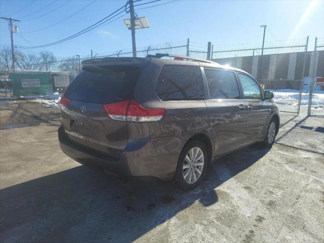 2013 Toyota Sienna LE 7 Passenger