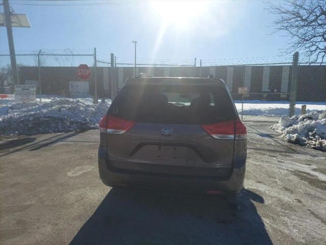 2013 Toyota Sienna LE 7 Passenger