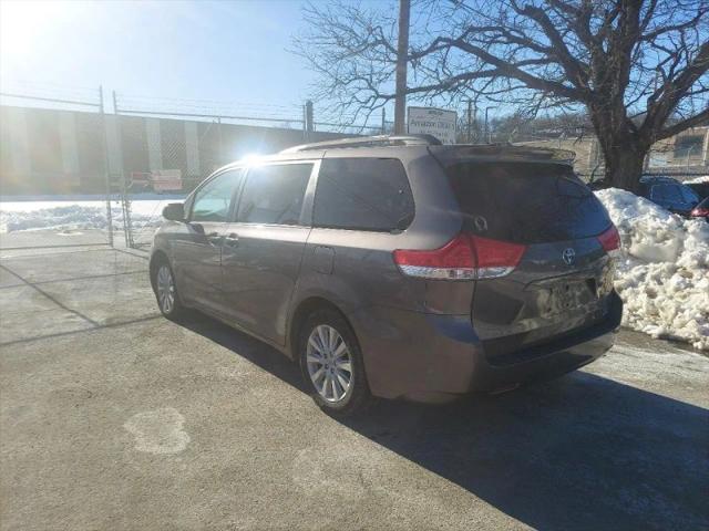 2013 Toyota Sienna LE 7 Passenger