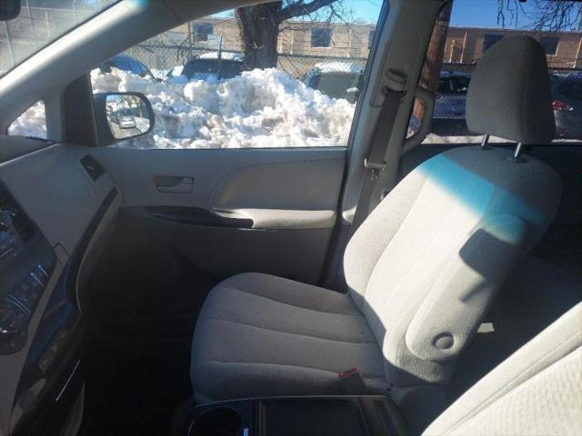 2013 Toyota Sienna LE 7 Passenger