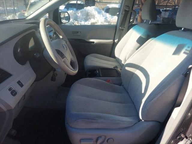 2013 Toyota Sienna LE 7 Passenger