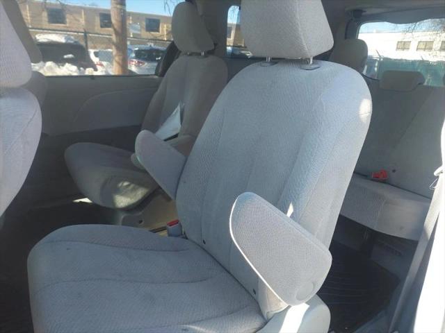 2013 Toyota Sienna LE 7 Passenger
