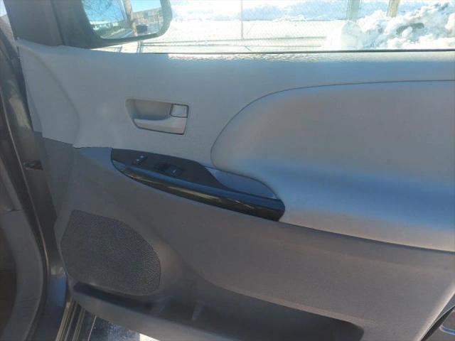 2013 Toyota Sienna LE 7 Passenger