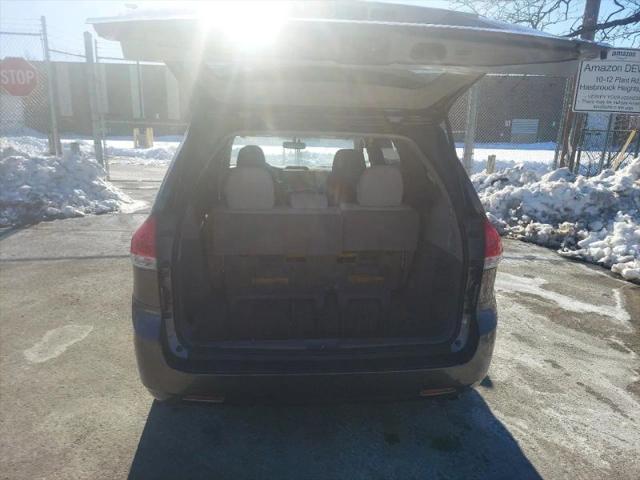 2013 Toyota Sienna LE 7 Passenger