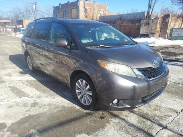 2013 Toyota Sienna LE 7 Passenger