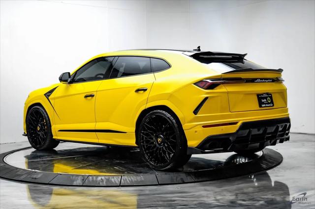 2021 Lamborghini Urus Pearl Capsule