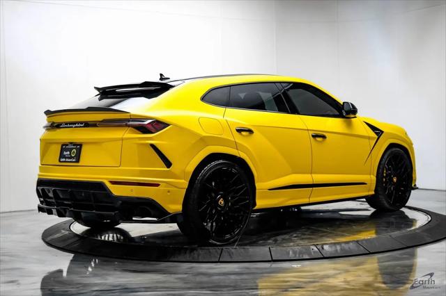 2021 Lamborghini Urus Pearl Capsule