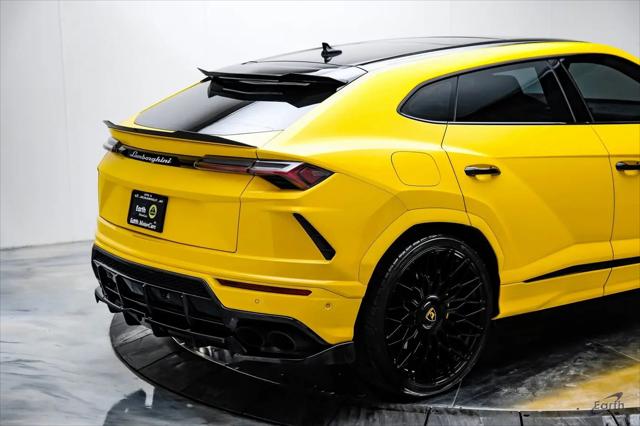 2021 Lamborghini Urus Pearl Capsule