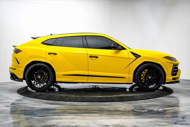 2021 Lamborghini Urus Pearl Capsule