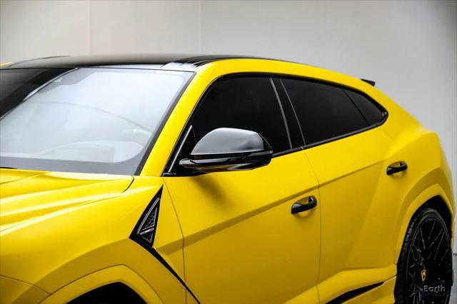 2021 Lamborghini Urus Pearl Capsule