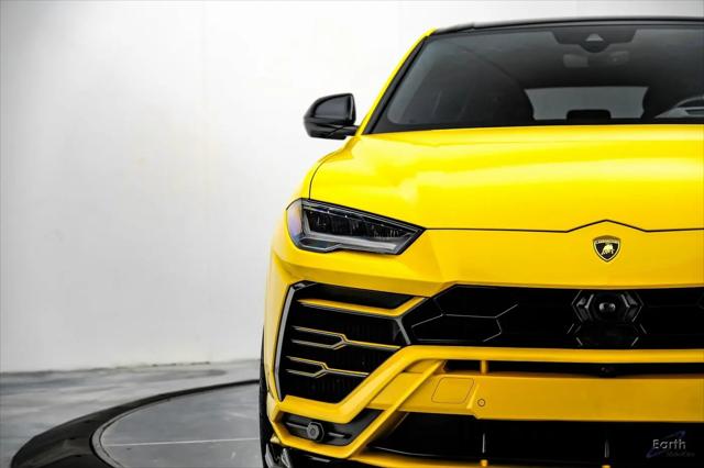 2021 Lamborghini Urus Pearl Capsule