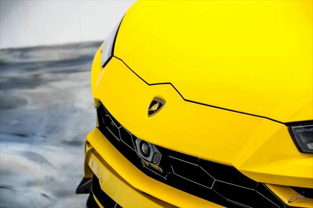 2021 Lamborghini Urus Pearl Capsule