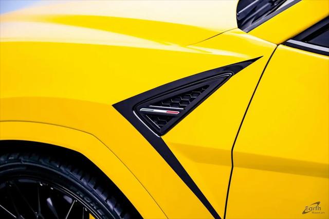 2021 Lamborghini Urus Pearl Capsule